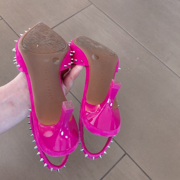 Gianni Bini Hot Pink US 7.5 Kitten Heels Studded Womens Shoes - Picture 5 of 6